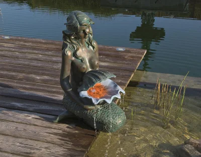 Ubbink AcquaArte Oslo Meerjungfrau Gartenbrunnen Set Bronze-Optik LED Springbrunnen